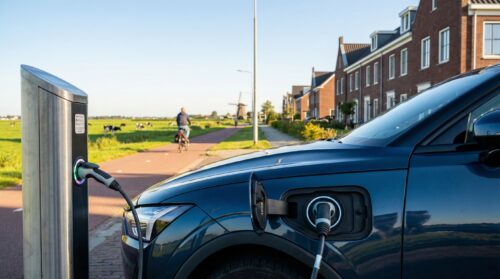 Waarom elektrische auto's voorlopig geen extra boete krijgen